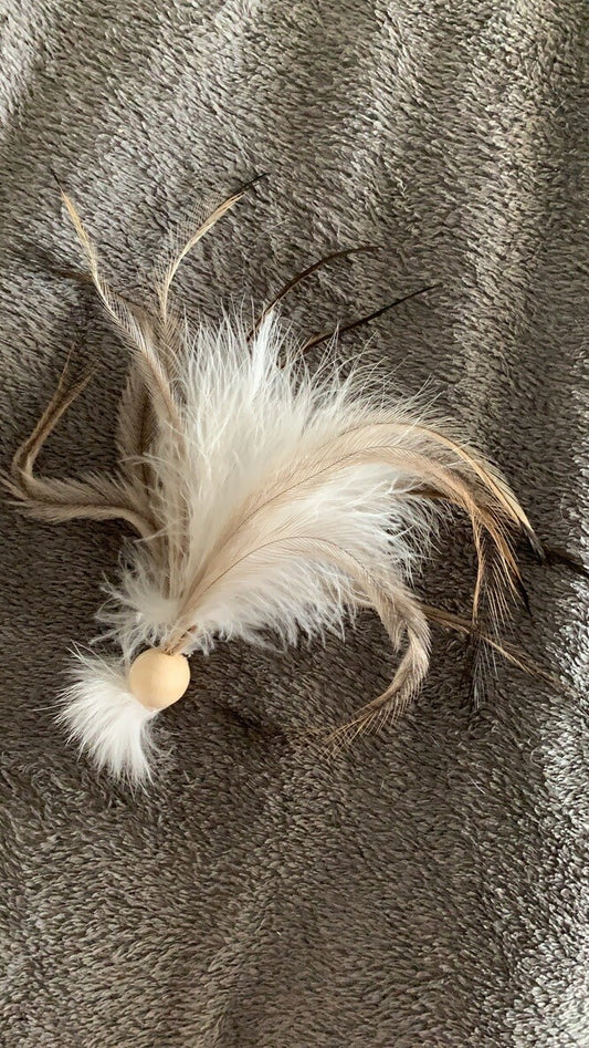 Holzkugel "Feather" – Das perfekte Solitärspielzeug für aktive Katzen